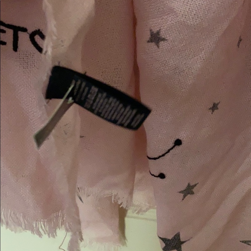 NWT Victoria’s Secret pink scarf 🧣 - Picture 6 of 11